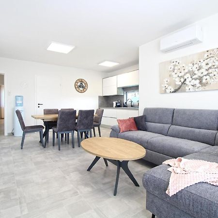 Ferienwohnung Fuer 6 Personen Ca 140 Qm In Stinjan, Istrien Istrische Riviera Esterno foto